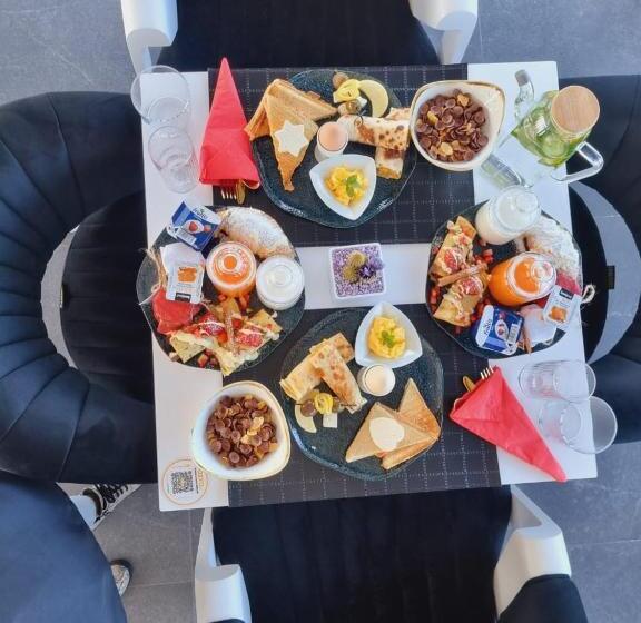 اتاق لوکس خانوادگی, Mark Hotel Tirana