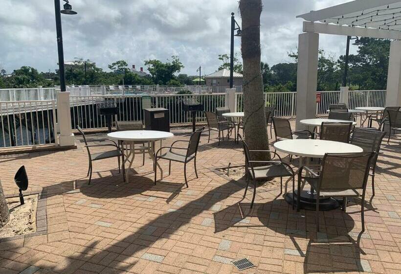 اتاق خانوادگی, 1717 Laketown Wharf 1 King Bedroom, 2 Bath