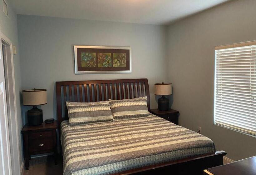اتاق خانوادگی, 1717 Laketown Wharf 1 King Bedroom, 2 Bath