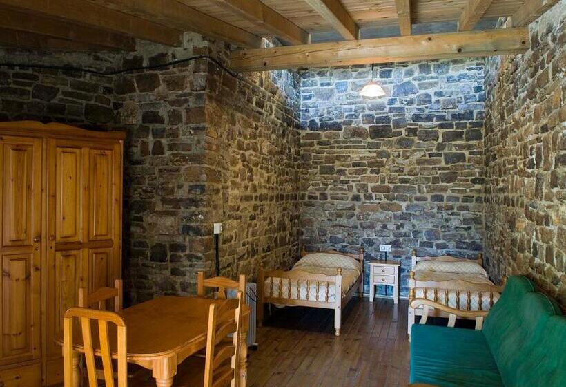 بانگلوی استاندارد, Albergue Inturjoven Cortes De La Frontera