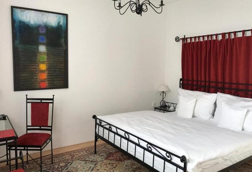 اتاق لوکس با چشم‌انداز باغ, Antik Hotel Sofia