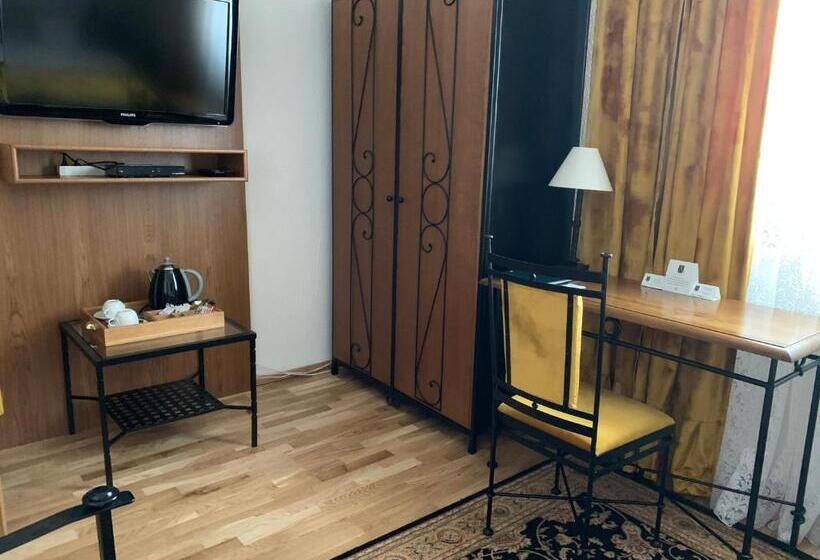 اتاق لوکس با چشم‌انداز باغ, Antik Hotel Sofia