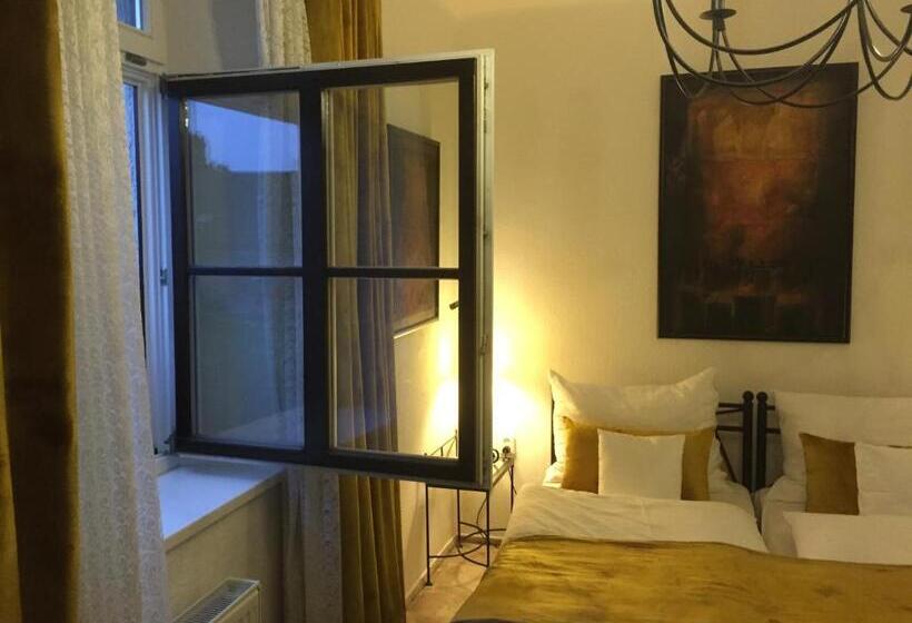 اتاق لوکس با چشم‌انداز باغ, Antik Hotel Sofia