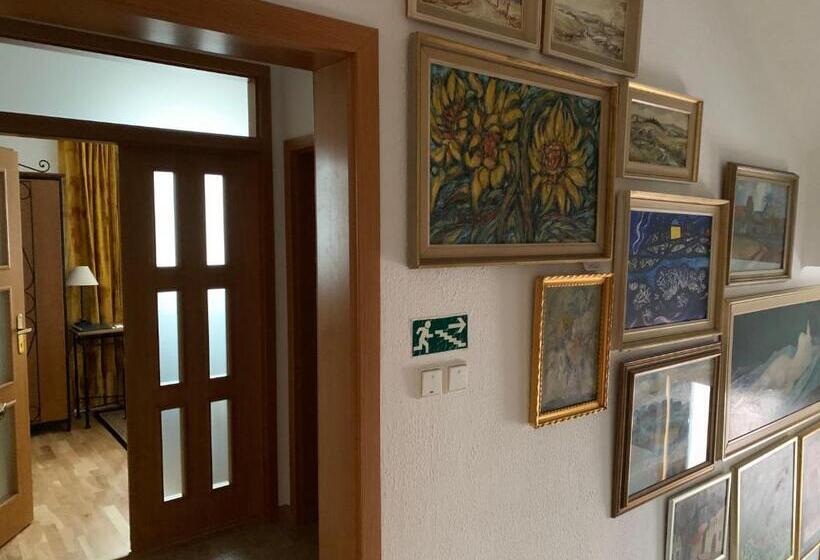 اتاق لوکس با چشم‌انداز باغ, Antik Hotel Sofia