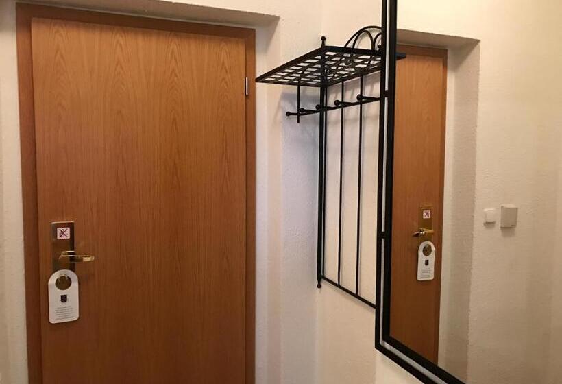 اتاق لوکس با چشم‌انداز باغ, Antik Hotel Sofia