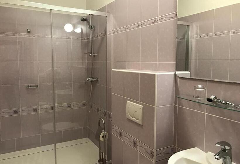 اتاق لوکس با چشم‌انداز باغ, Antik Hotel Sofia