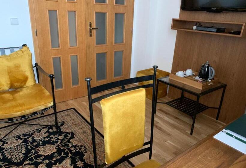 اتاق لوکس با چشم‌انداز باغ, Antik Hotel Sofia