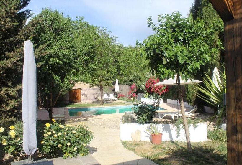 چادر با خدمات رفاهی استاندارد, Casa La Nuez
