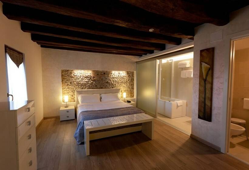 اتاق سوپریور با وان آب گرم, Antico Borgo Torricella