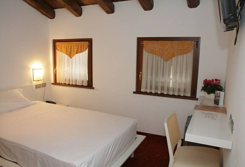 اتاق استاندارد یک نفره, Antico Borgo Torricella