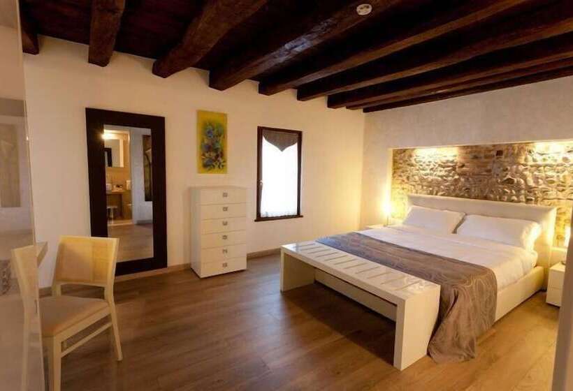 اتاق سوپریور با وان آب گرم, Antico Borgo Torricella