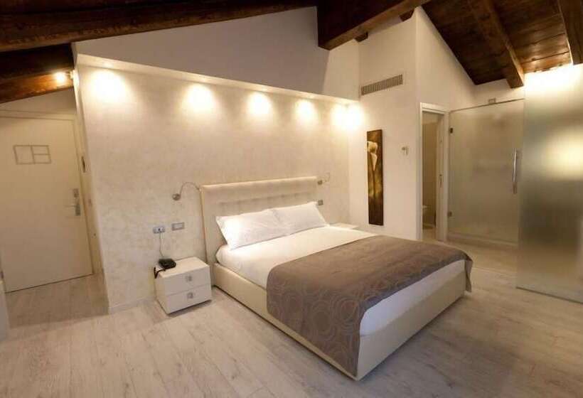 اتاق سوپریور با وان آب گرم, Antico Borgo Torricella