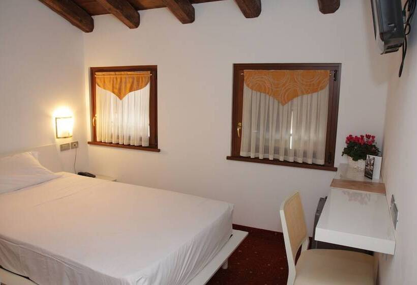 اتاق استاندارد یک نفره, Antico Borgo Torricella