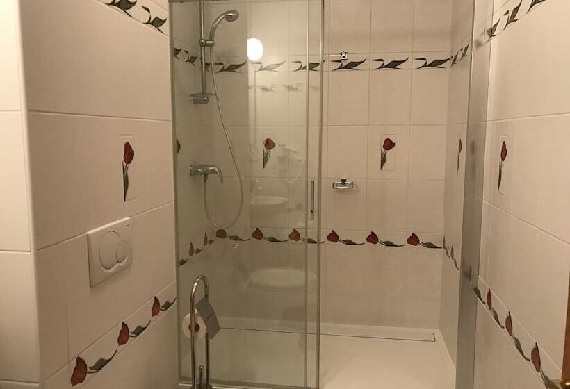 اتاق لوکس با چشم‌انداز باغ, Antik Hotel Sofia