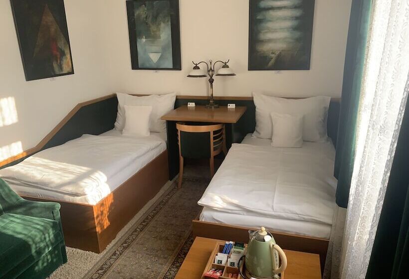 اتاق لوکس با چشم‌انداز باغ, Antik Hotel Sofia