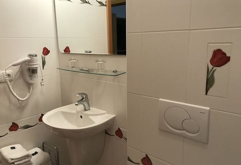 اتاق لوکس با چشم‌انداز باغ, Antik Hotel Sofia
