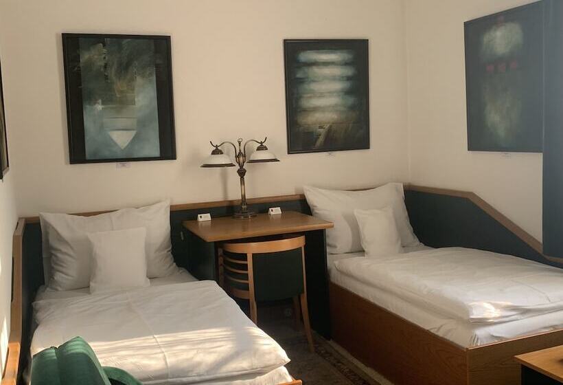 اتاق لوکس با چشم‌انداز باغ, Antik Hotel Sofia