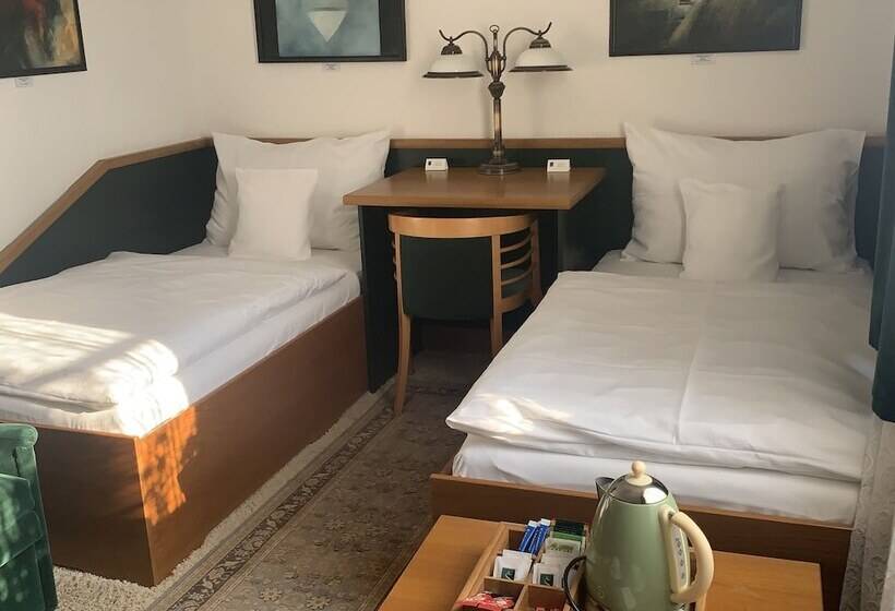 اتاق لوکس با چشم‌انداز باغ, Antik Hotel Sofia
