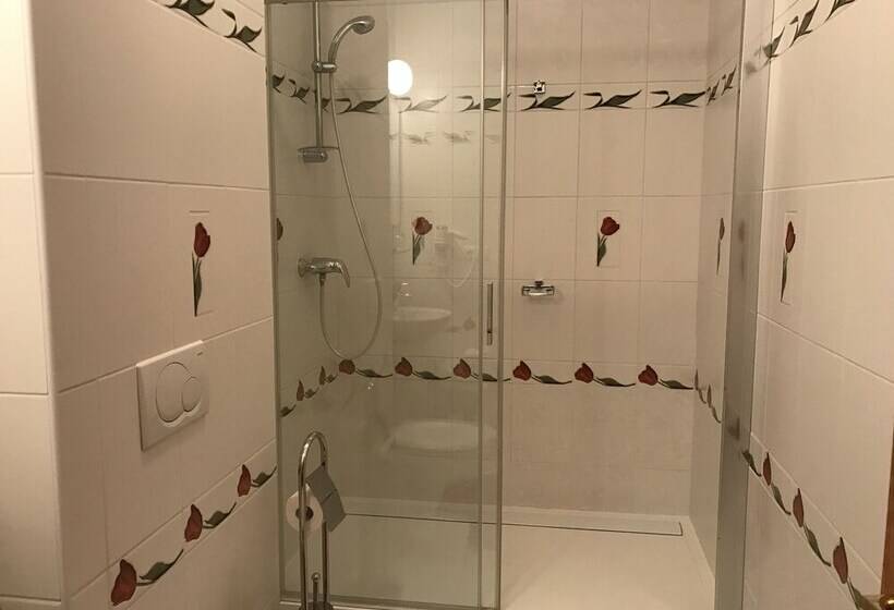 اتاق لوکس با چشم‌انداز باغ, Antik Hotel Sofia