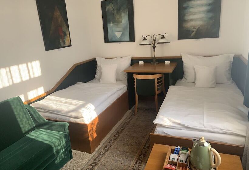اتاق لوکس با چشم‌انداز باغ, Antik Hotel Sofia