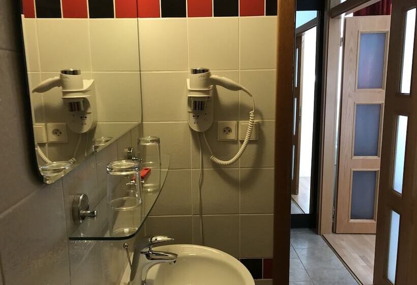 اتاق لوکس با چشم‌انداز باغ, Antik Hotel Sofia