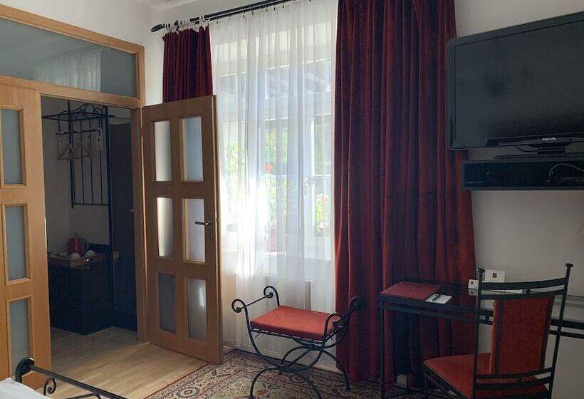 اتاق لوکس با چشم‌انداز باغ, Antik Hotel Sofia