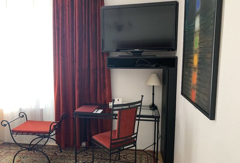 اتاق لوکس با چشم‌انداز باغ, Antik Hotel Sofia