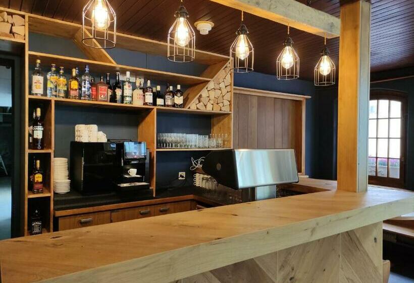 Апартаменты 1 Спальня с Балконом, Restaurant Jungfrau