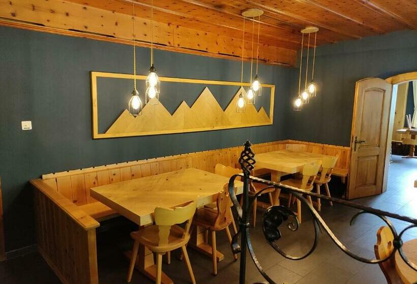 Апартаменты 1 Спальня с Балконом, Restaurant Jungfrau