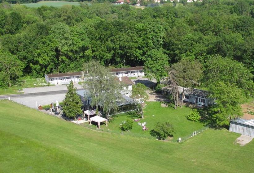 اتاق استاندارد, Relais De L Aérodrome