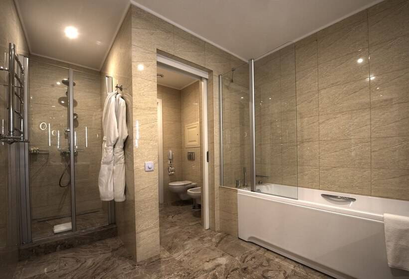اتاق لوکس, Residence