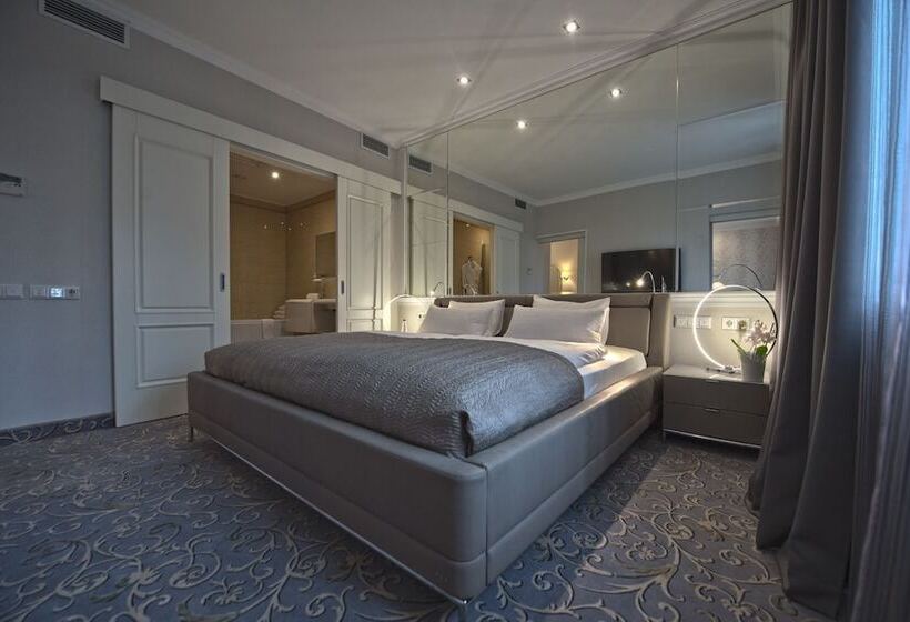 اتاق لوکس, Residence