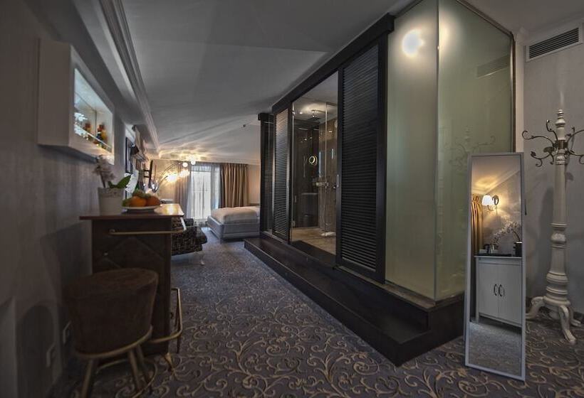 اتاق لوکس, Residence