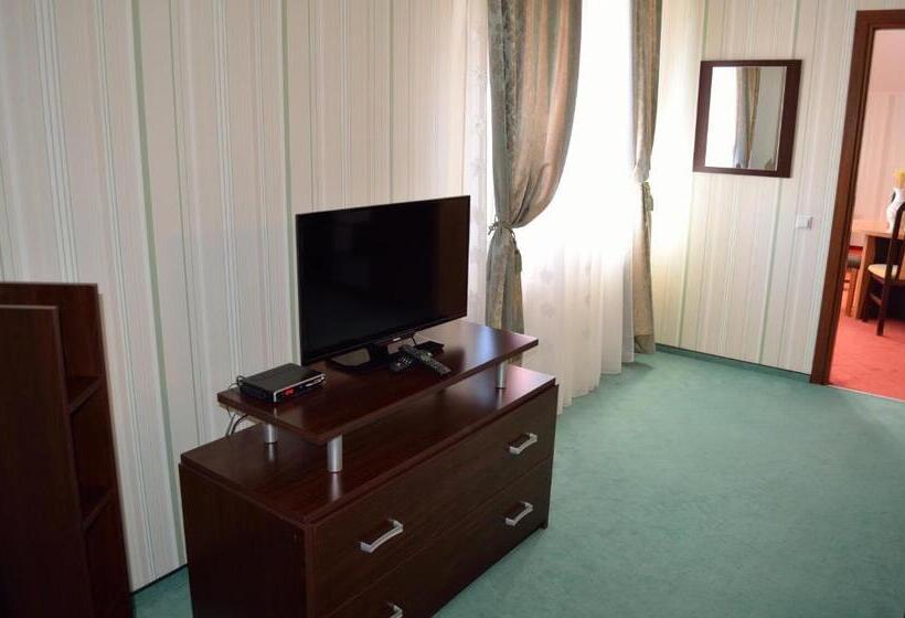 2 Bedroom Suite, Rusu