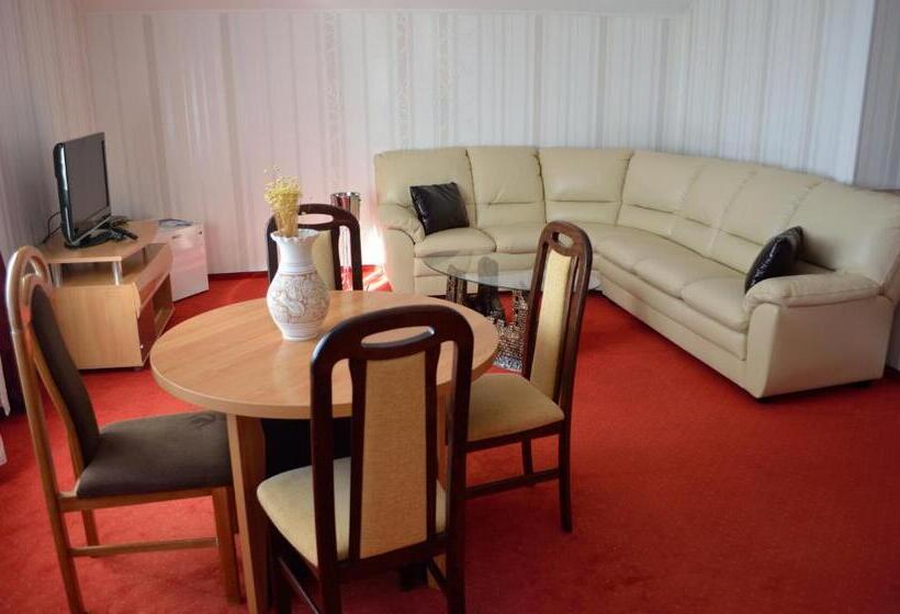 2 Bedroom Suite, Rusu