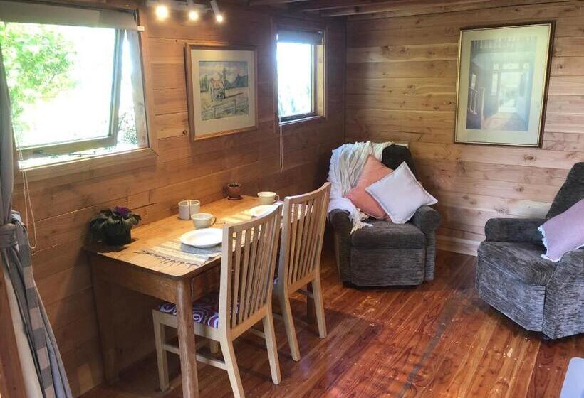 Standard room with outdoor bath, Studio Or Cabin On Whitby