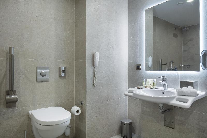 اتاق استاندارد با تخت بزرگ برای معلولان, Doubletree By Hilton Plovdiv Center