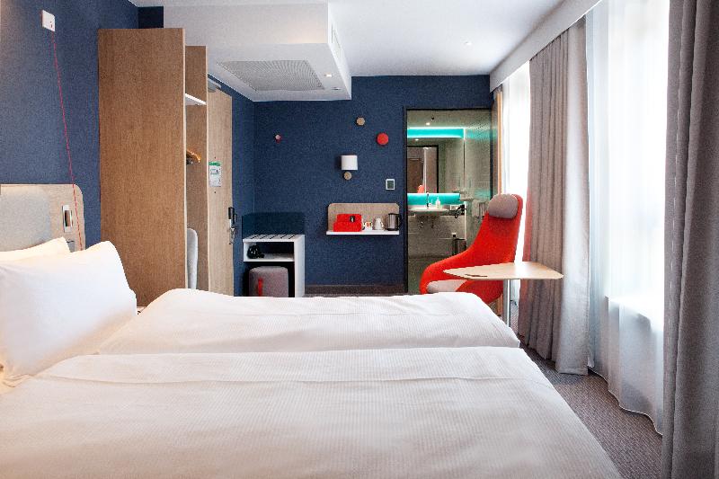 اتاق استاندارد با تخت دو نفره بزرگ برای معلولان, Holiday Inn Express Fürth