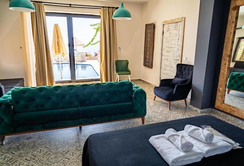 سوییت با چشم‌انداز استخر, Sultan Hotel Kalkan