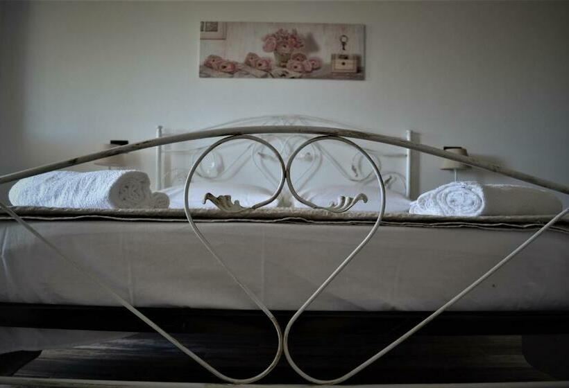اتاق استاندارد با چشم‌انداز باغ, Elios Rooms