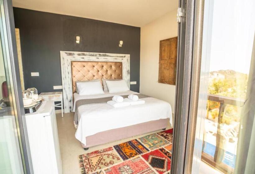 اتاق استاندارد با بالکن و چشم‌انداز دریا, Sultan Hotel Kalkan