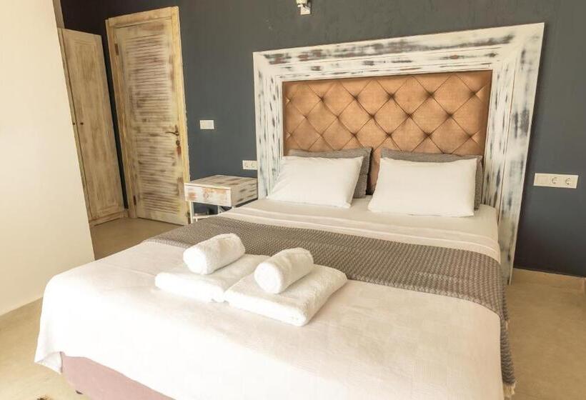 اتاق استاندارد با بالکن و چشم‌انداز دریا, Sultan Hotel Kalkan