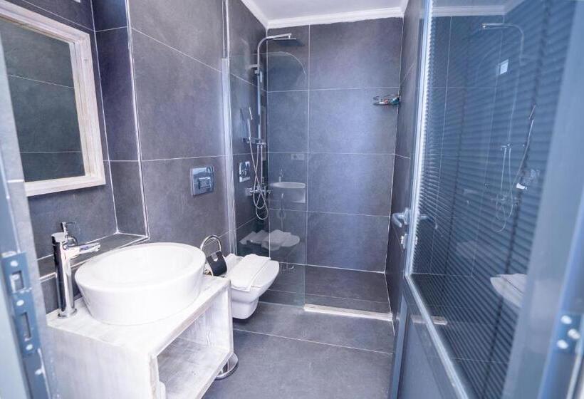 اتاق استاندارد با بالکن و چشم‌انداز دریا, Sultan Hotel Kalkan