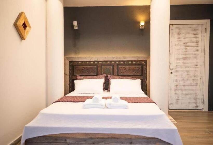 اتاق استاندارد با بالکن و چشم‌انداز دریا, Sultan Hotel Kalkan