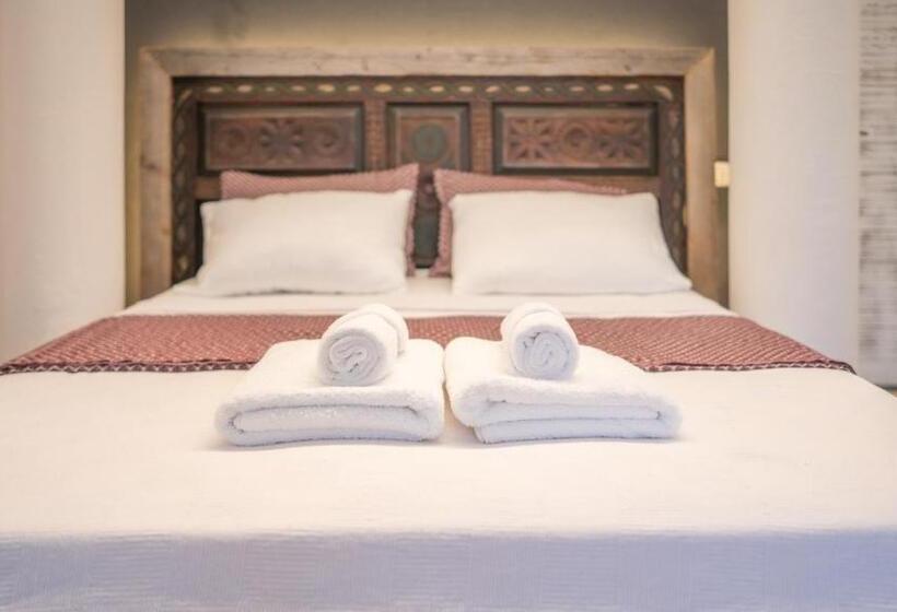 اتاق استاندارد با بالکن و چشم‌انداز دریا, Sultan Hotel Kalkan