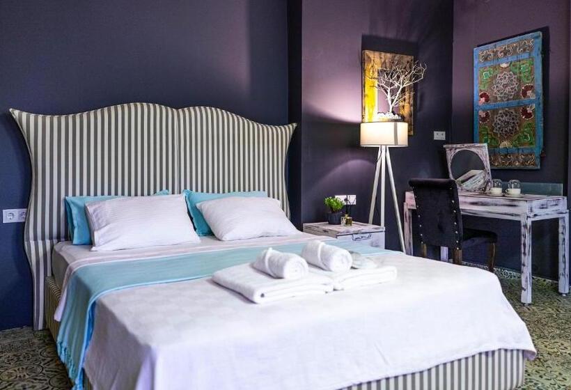 سوییت با چشم‌انداز استخر, Sultan Hotel Kalkan