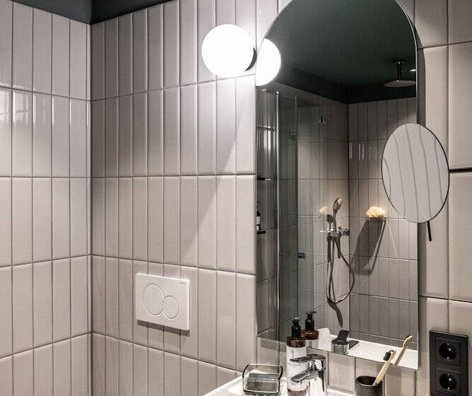 اتاق دوبلکس, Revo Munich