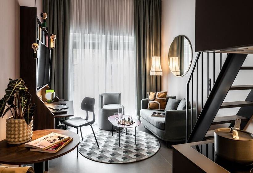 اتاق دوبلکس, Revo Munich