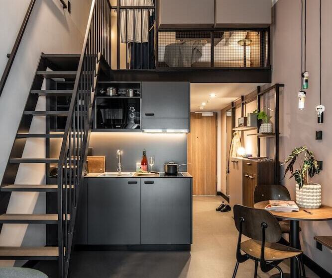 اتاق دوبلکس, Revo Munich