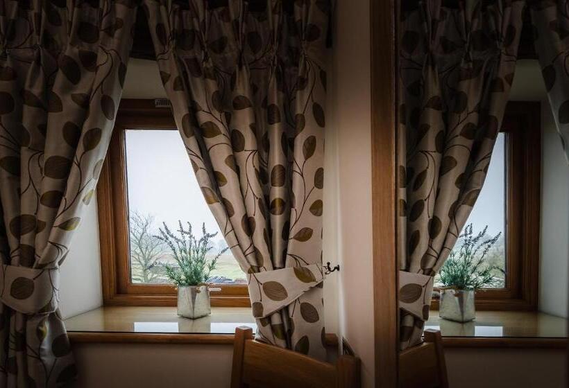 اتاق استاندارد سه نفره, Heaton House Farm